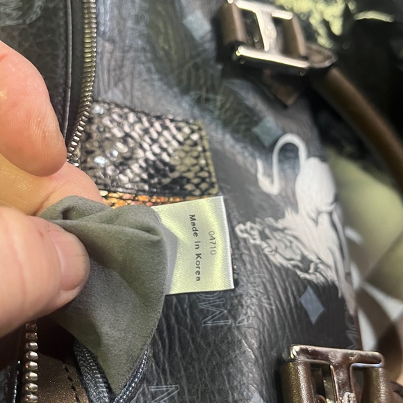 MCM Princess Lion Boston Bag EUC - Picture 13 of 13